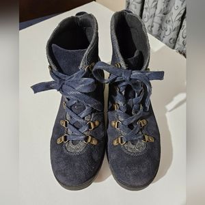 Clarks blue suede shoe